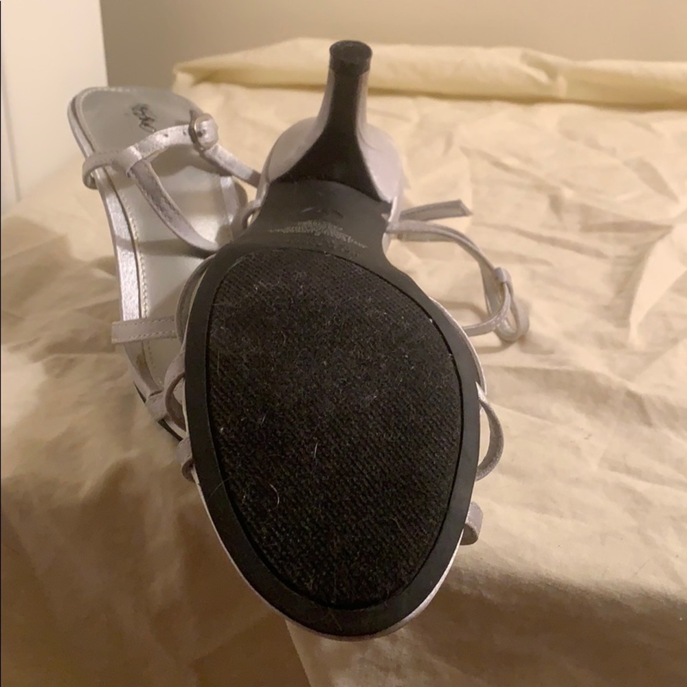 Mossiuo Size 6 formal heels. - Picture 2 of 2